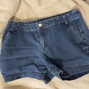 Cute women’s jean shorts